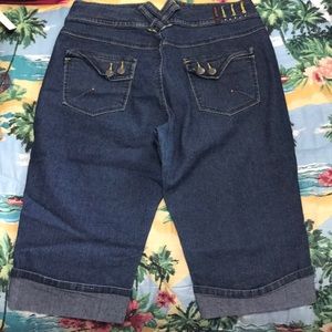 Very Cute Crest Capri Jeans